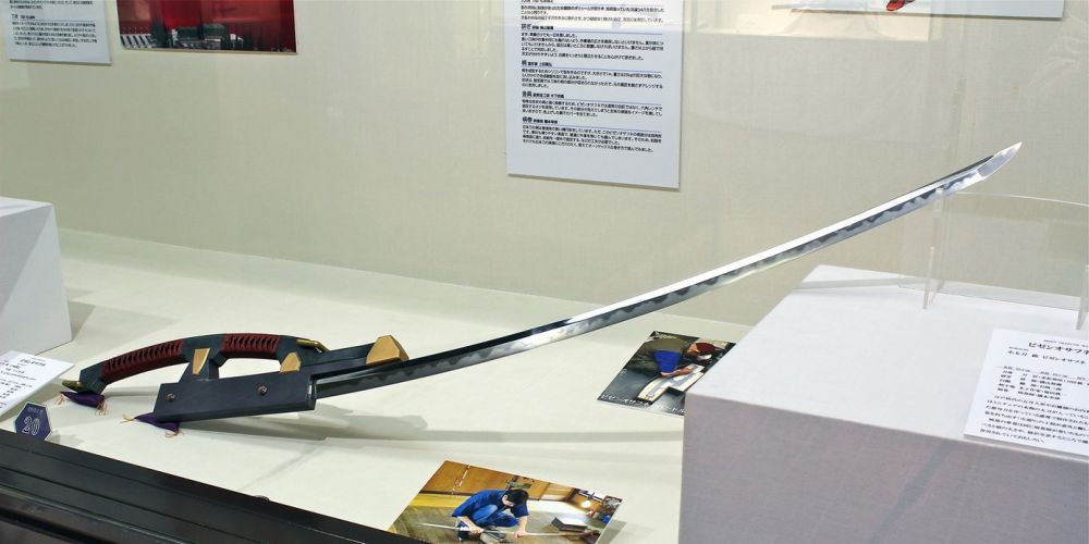 福音战士02 type ii使用的备前长船刀,长度是最初版本的两倍,双握柄